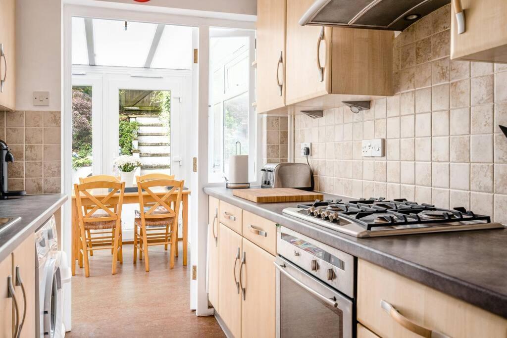 Stunning 4 Bedroom House In Central Bath Esterno foto